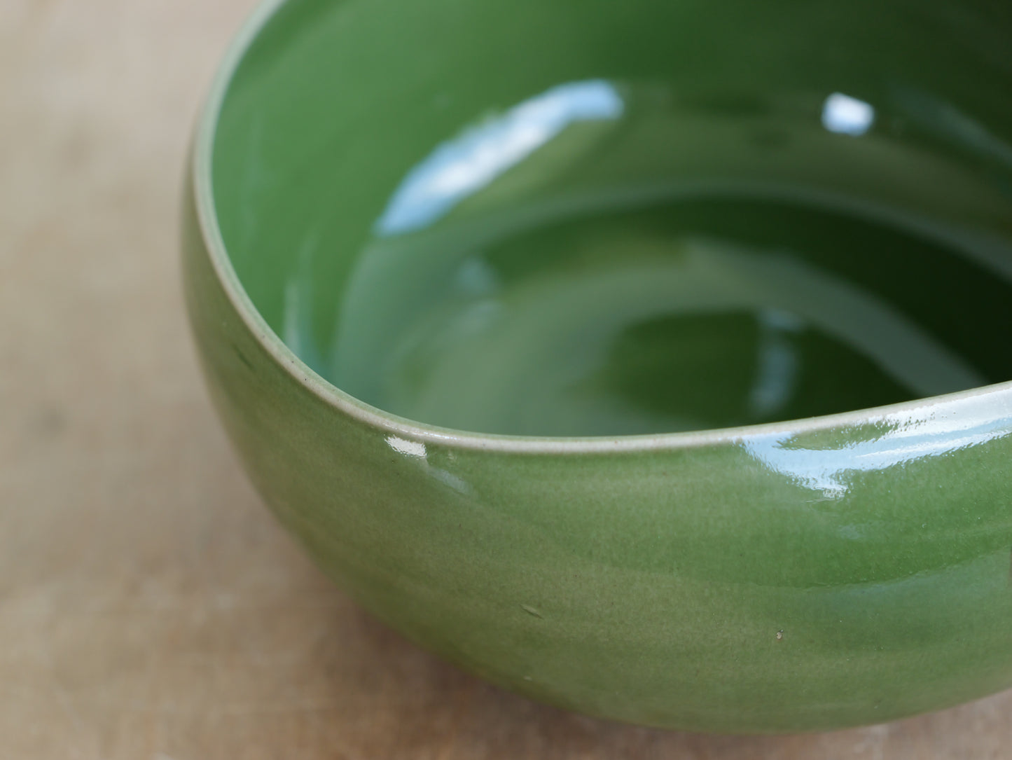 Green footed droplet bowl