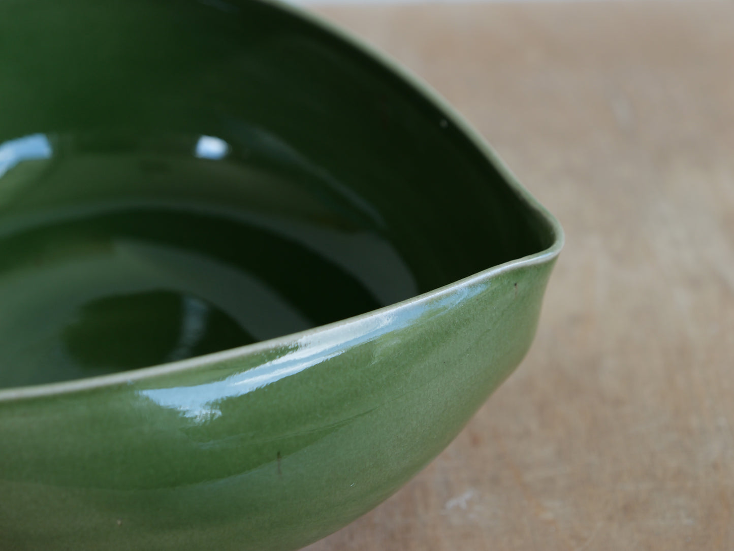 Green footed droplet bowl