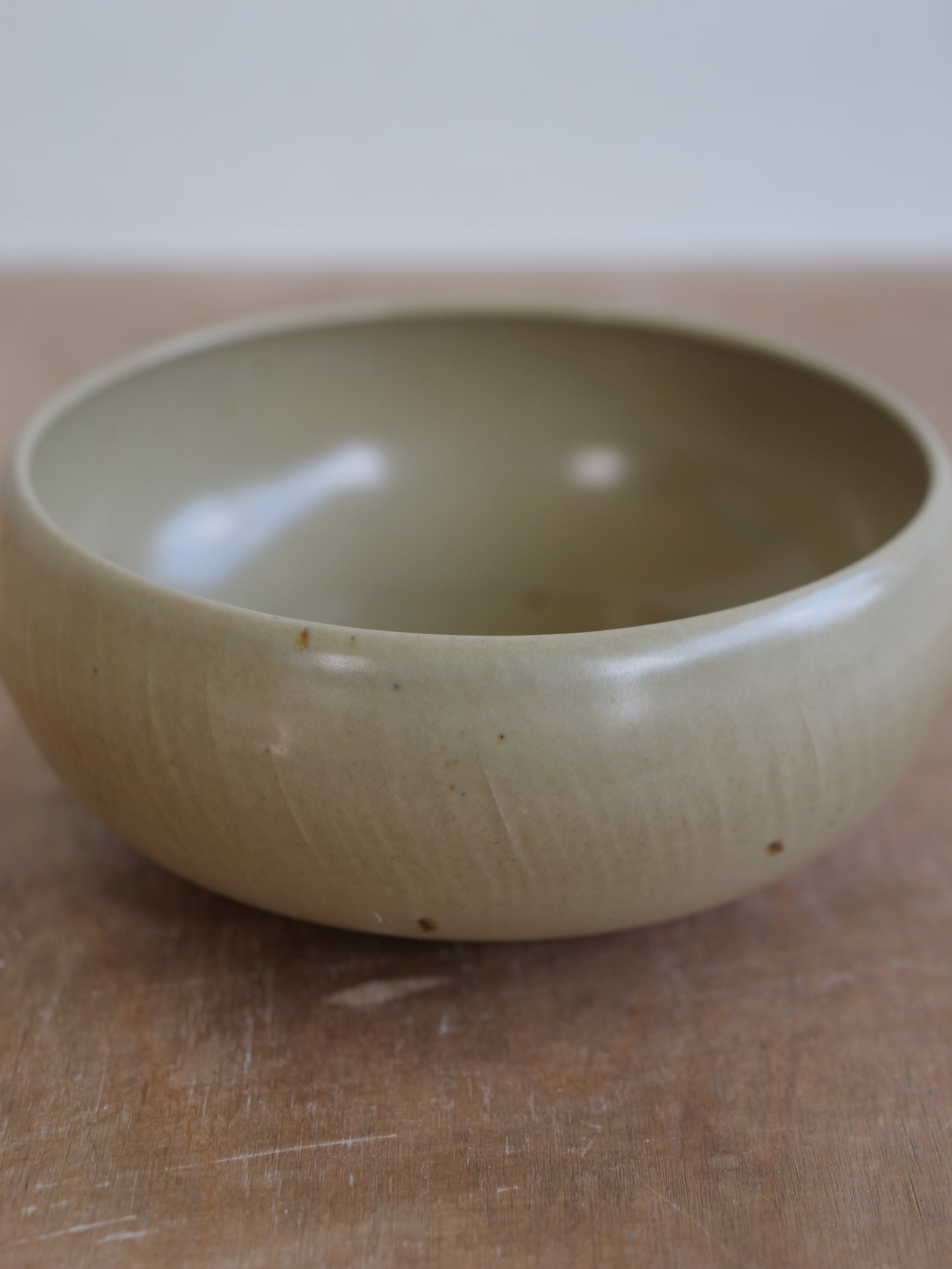 Beige speckled bowl