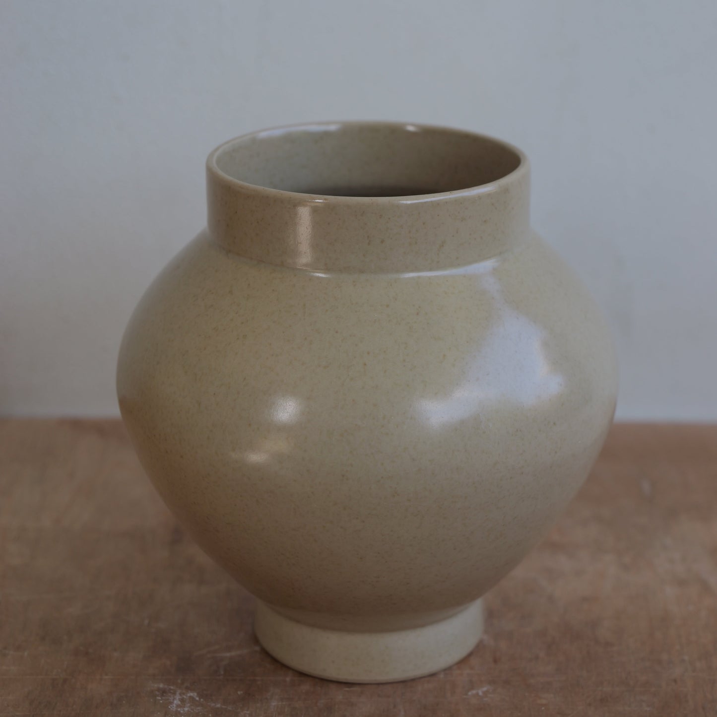 Beige moonjar