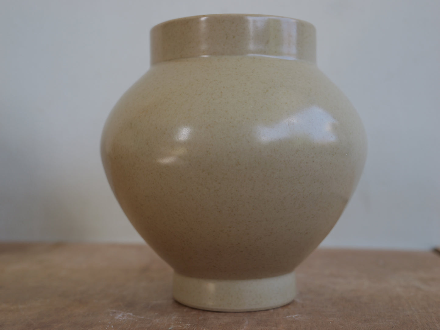 Beige moonjar