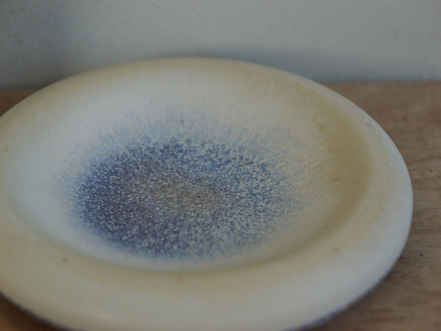 Small plate with purple-blue magic