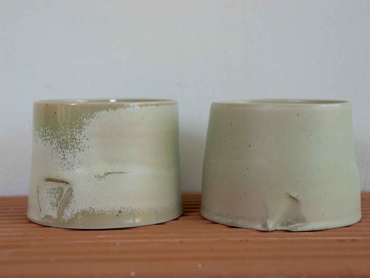 Set of two crystallised glossy/matt green whiskey cups