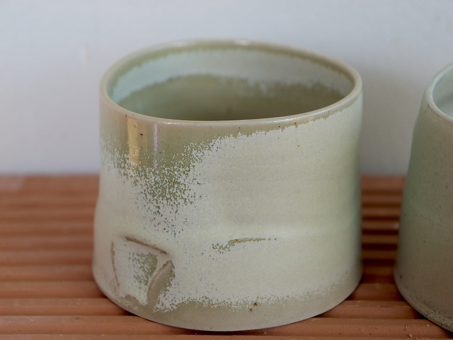 Set of two crystallised glossy/matt green whiskey cups