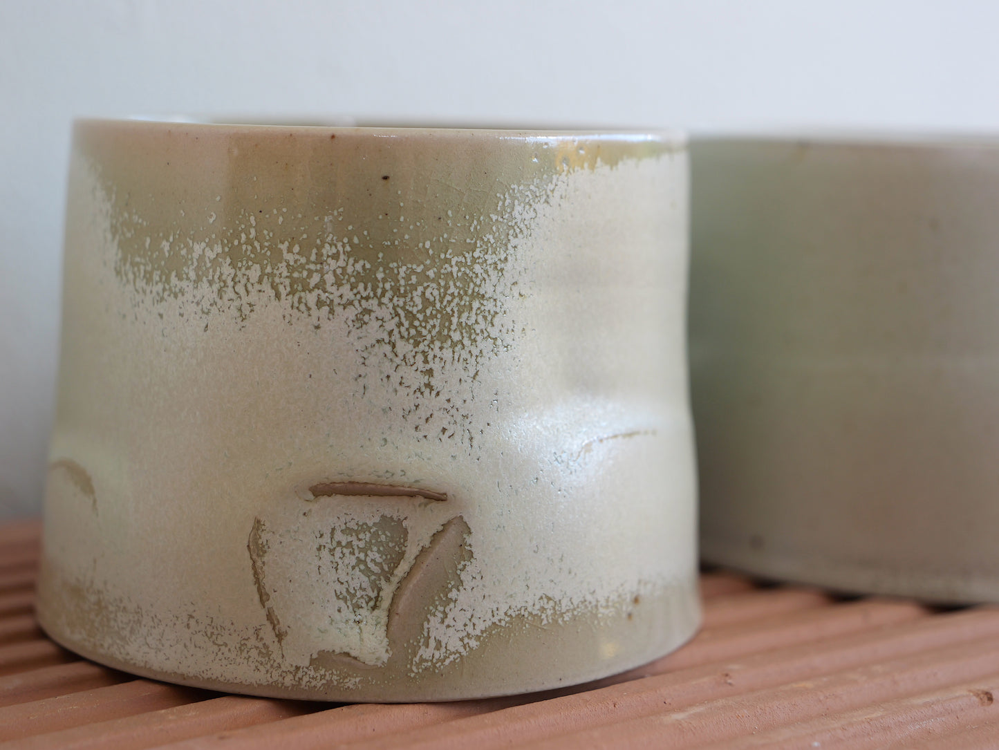 Set of two crystallised glossy/matt green whiskey cups