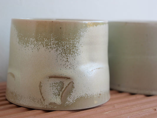 Set of two crystallised glossy/matt green whiskey cups