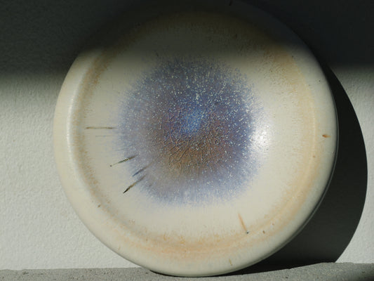 Small plate with purple-blue magic